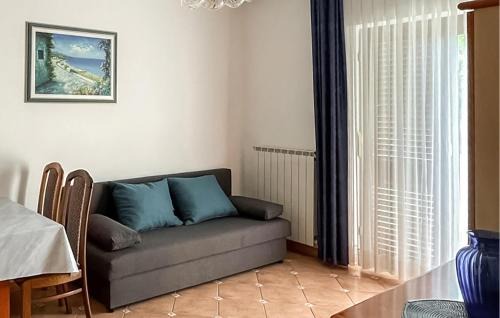 Kukci Apartment | Cozy Apartment In Kukci With Swimming Pool