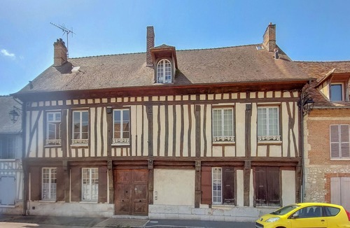 Les Andelys Apartment | Cozy apartment in Les Andelys with WiFi