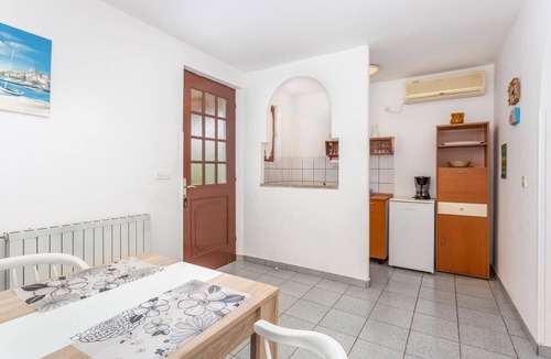 Njivice Apartment | Cozy apartment in Malinska