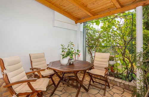 Njivice Apartment | Cozy apartment in Malinska