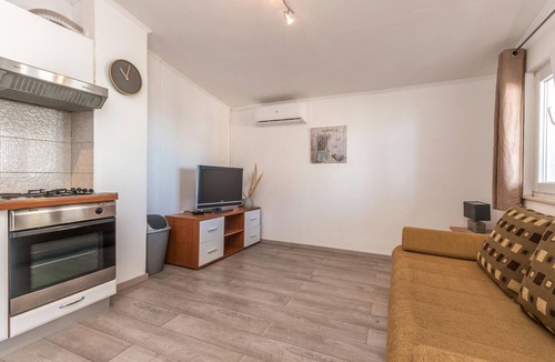 Nevidane Apartment | Cozy apartment in Nevidane with house sea view
