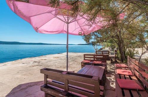 Nevidane Apartment | Cozy apartment in Nevidane with house sea view
