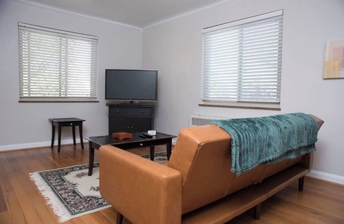 Roselawn Finance Apartment | Cozy Apartment in Pleasant Ridge