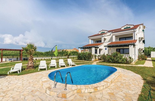 Privlaka Apartment | Cozy apartment in Privlaka with swimming pool