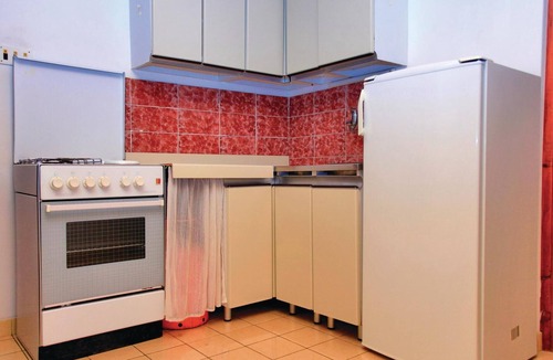 Prizba Apartment | Cozy apartment in Prizba with house sea view