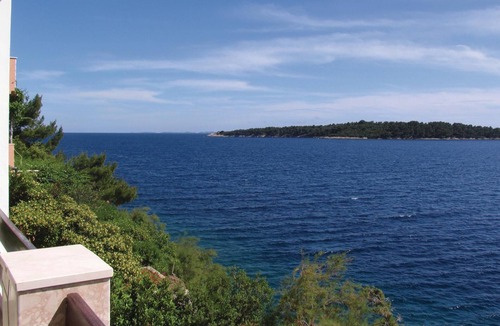 Prizba Apartment | Cozy apartment in Prizba with house sea view