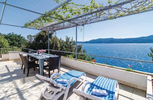 Slano Apartment | Cozy apartment in Ratac with house sea view