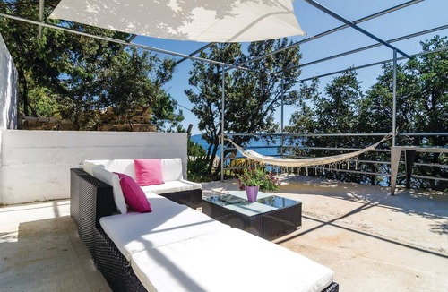 Slano Apartment | Cozy apartment in Ratac with house sea view