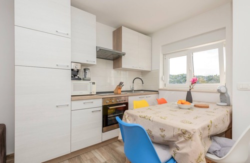 Ploce Apartment | Cozy apartment in Rogotin with WiFi