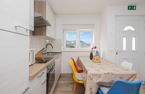 Ploce Apartment | Cozy apartment in Rogotin with WiFi