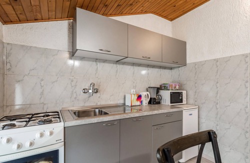 Rukavac Apartment | Cozy apartment in Rukavac with WiFi