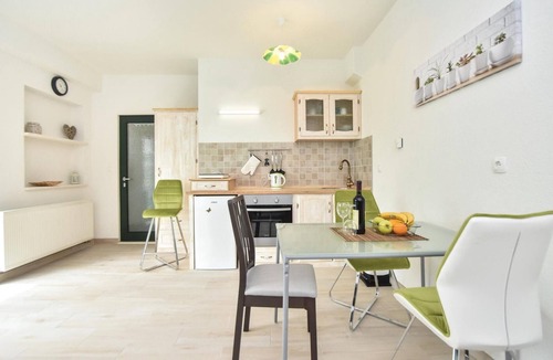 Seget Donji Apartment | Cozy apartment in Seget Donji