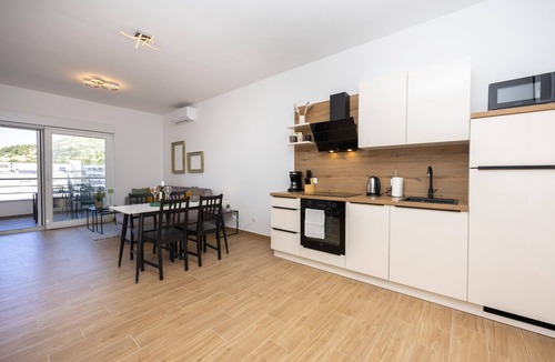 Seget Donji Apartment | Cozy apartment in Seget Donji