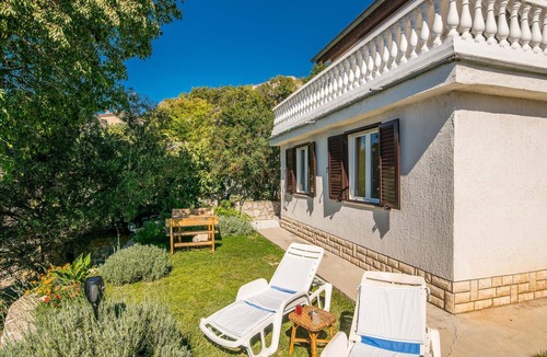 Stara Baska Apartment | Cozy apartment in Stara Baska with WiFi