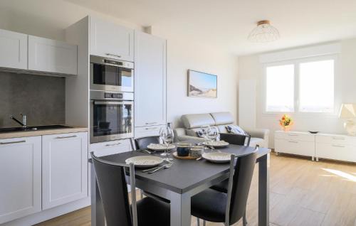 Stella-Plage Apartment | Cozy Apartment In Stella Plage With Wifi