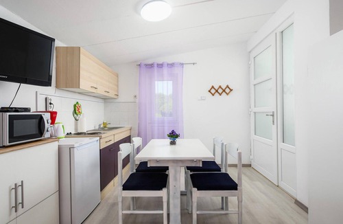 Tar Apartment | Cozy apartment in Tar with swimming pool