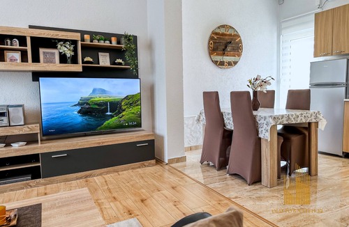 Kastel Luksic Apartment | Cozy apartment in town center/w garden - 2 min from the beach!