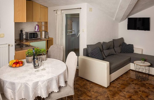 Tribalj Apartment | Cozy apartment in Tribalj with WiFi