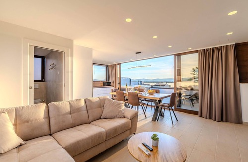 Turanj Apartment | Cozy apartment in Turanj with house sea view
