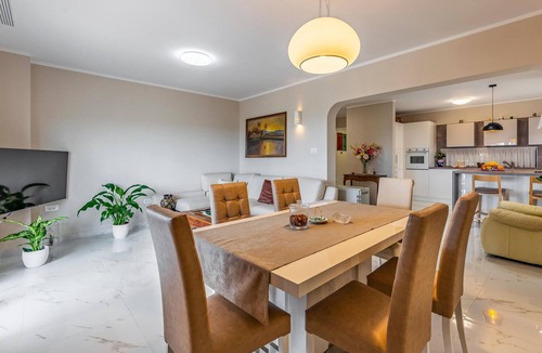 Peroj Apartment | Cozy apartment in Vodnjan with swimming pool
