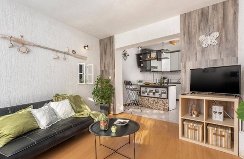 Vrbnik Apartment | Cozy apartment in Vrbnik with WiFi