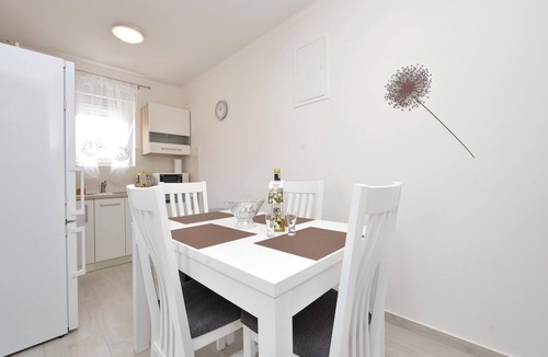 Vrsi Apartment | Cozy apartment in Vrsi-Mulo with WiFi