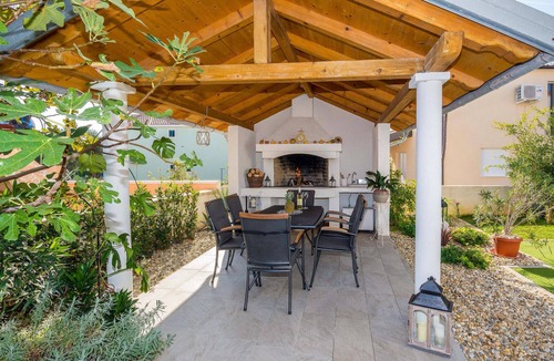 Vrsi Apartment | Cozy apartment in Vrsi-Mulo with WiFi