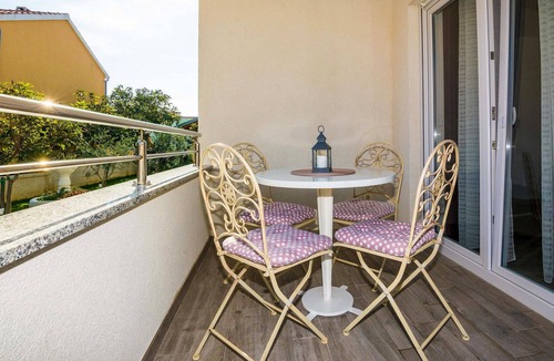 Vrsi Apartment | Cozy apartment in Vrsi-Mulo with WiFi