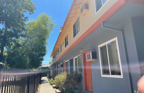North Oak Park Apartment | Cozy Apartment Near Downtown!