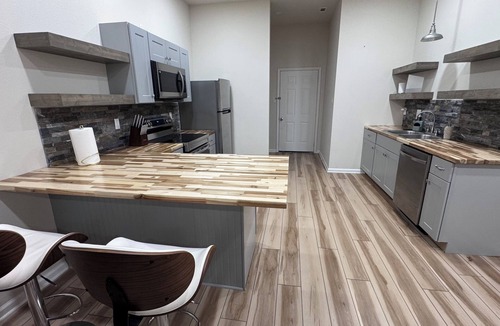 Dennis Apartment | Cozy Apartment on Tin Top Rd