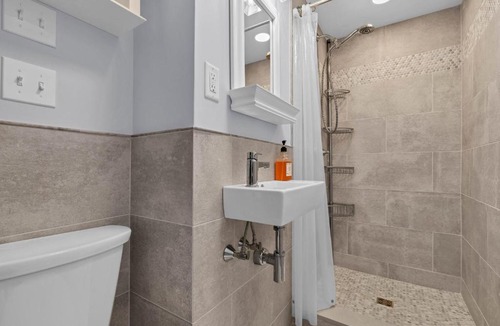 Westbrook Center Apartment | Cozy apartment, private beach & jacuzzi