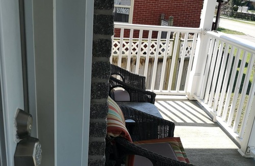 Argyle Apartment | Cozy Apartment Unit, 1200 sq. Fanshaw College & Western University.