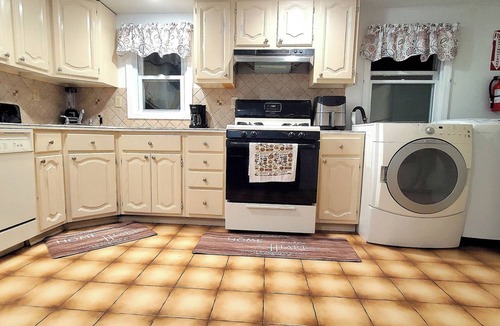 Ridgefield Park Apartment | Cozy apartment near all