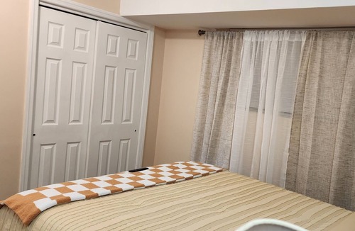 Port Richmond House | Cozy Apartment