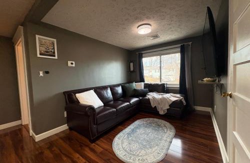 Oakville Apartment | Cozy Apartment