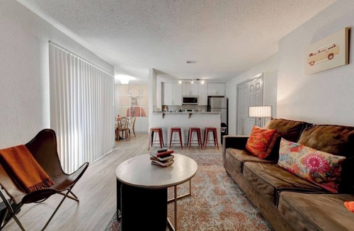 South Lamar Apartment | Cozy apartment w/pool & patio w/pet-friendly