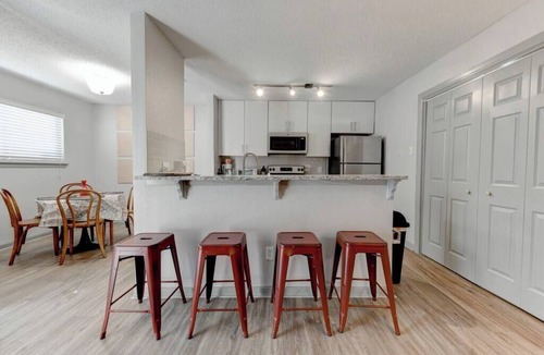 South Lamar Apartment | Cozy apartment w/pool & patio w/pet-friendly