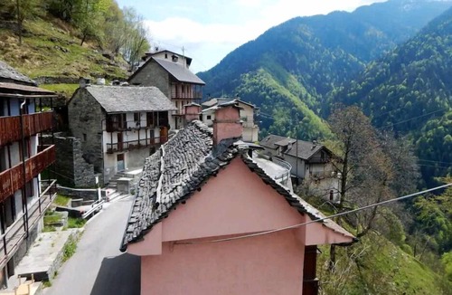 Onsernone Apartment | Cozy apartment with fireplace in the Swiss mountains