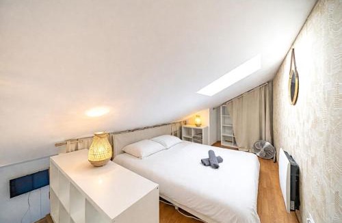 Cusset House | Cozy apartment with mezzanine in the heart of the Cusset district Villeur
