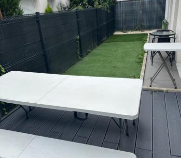 Romainville Apartment | Cozy apartment with garden, massage