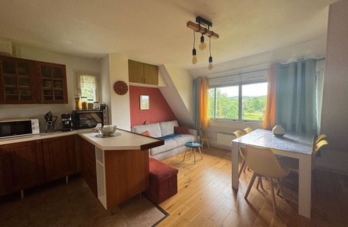 Clair Valon Apartment | Cozy apartment with golf course views