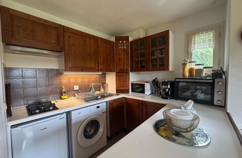 Clair Valon Apartment | Cozy apartment with golf course views
