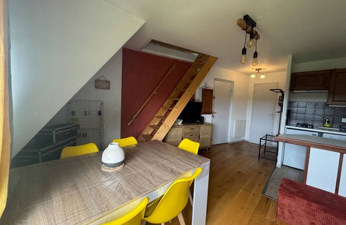 Clair Valon Apartment | Cozy apartment with golf course views