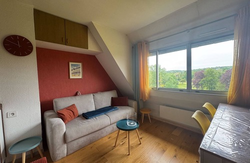 Clair Valon Apartment | Cozy apartment with golf course views