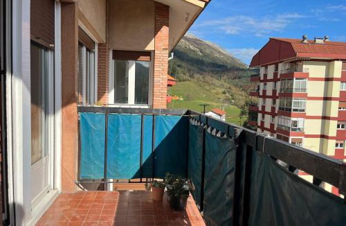 Azkoitia Apartment | Cozy apartment with large balcony in Azkoitia