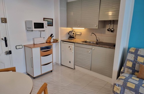 Pedrinya Apartment | Cozy apartment with private terrace and communal pool in L'Escala