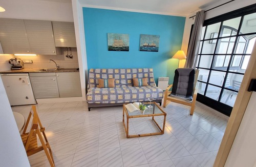 Pedrinya Apartment | Cozy apartment with private terrace and communal pool in L'Escala