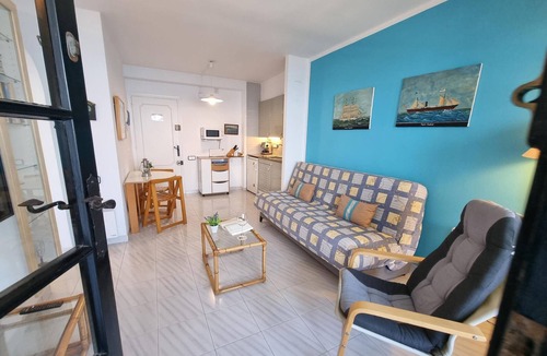 Pedrinya Apartment | Cozy apartment with private terrace and communal pool in L'Escala