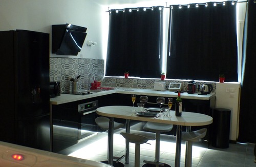 Auterive Apartment | Cozy apartment with private Jacuzzi for a romantic night