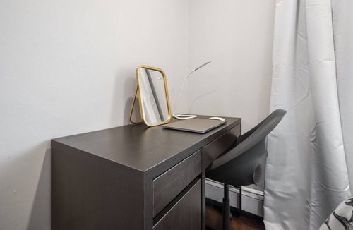 Long Island House | Cozy Apartment with Warm Fireplace 3B/1B